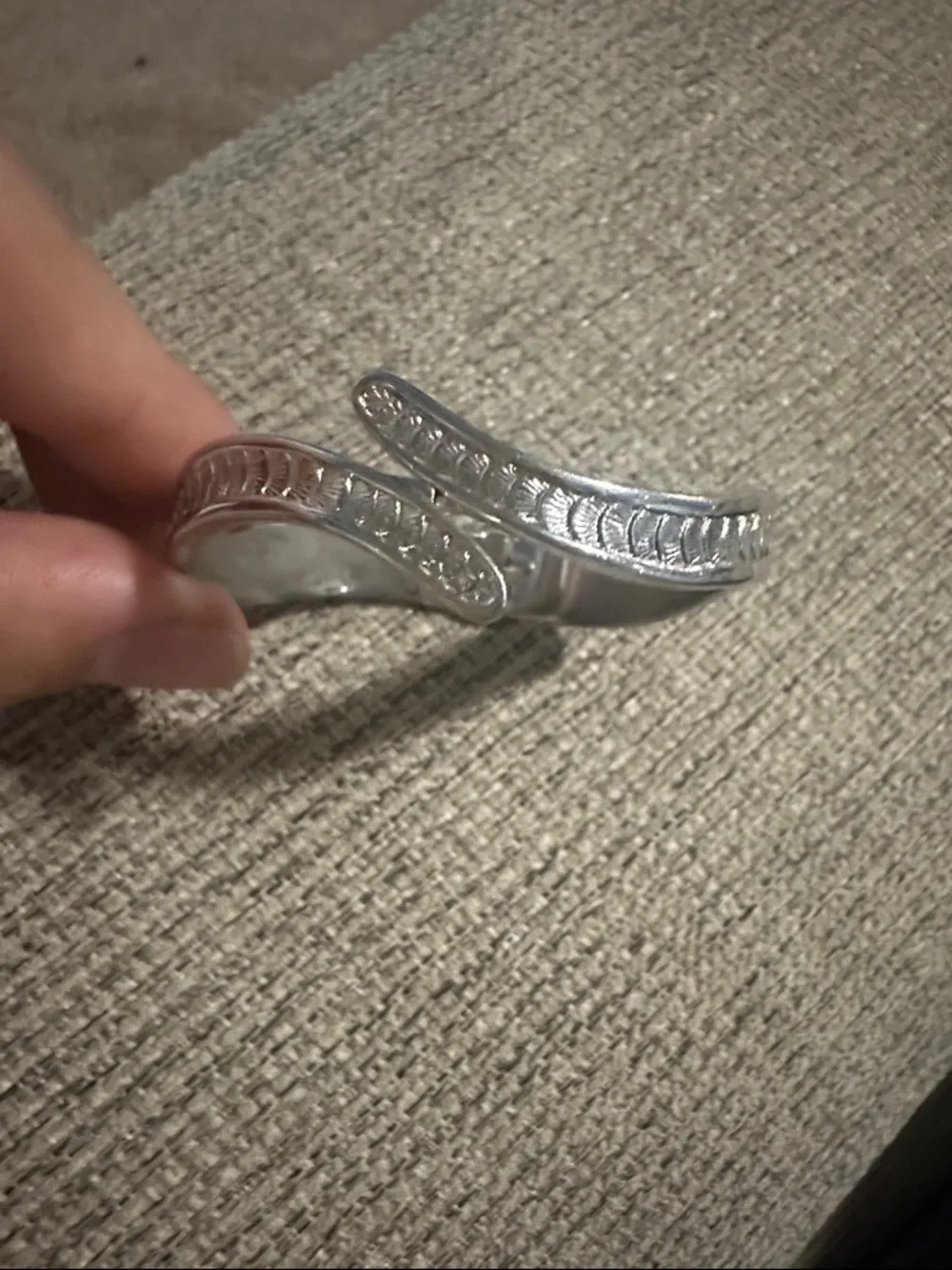 Monet VTG Textured overlap Bracelet